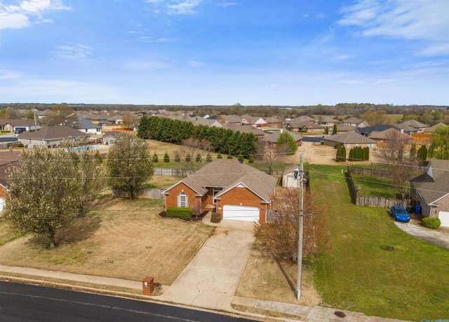 Property at 13485 Wisteria Pl, Athens, AL 35613, 3 beds, 2 baths