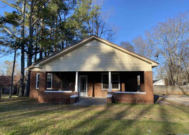 Property at 515 East St, Moulton, AL 35650, 3 beds, 2 baths