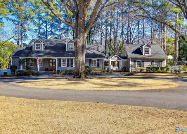 Property at 1418 Woodland St SE, Decatur, AL 35601, 5 beds, 3 baths