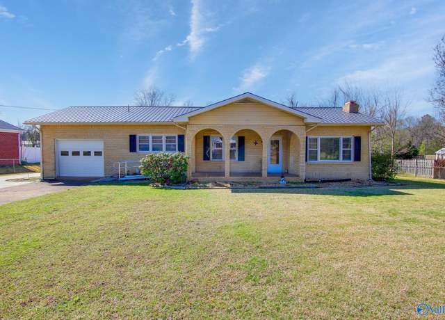 Property at 904 Rhodes St, Hartselle, AL 35640, 2 beds, 1 bath
