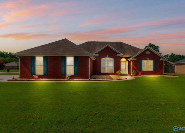 Property at 51 Lyle Dr, Decatur, AL 35603, 3 beds, 2 baths