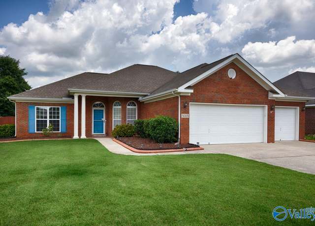 Property at 5005 Patriot Park Dr SE, Owens Cross Roads, AL 35763, 3 beds, 2 baths