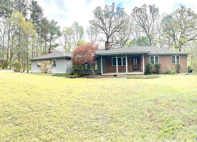 Property at 507 Mary St, Centre, AL 35960, 3 beds, 2.5 baths