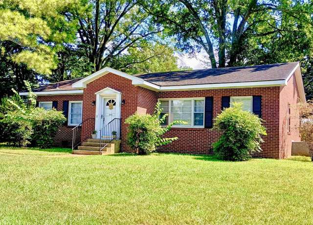 Property at 906 E Forrest St, Athens, AL 35611, 3 beds, 2 baths