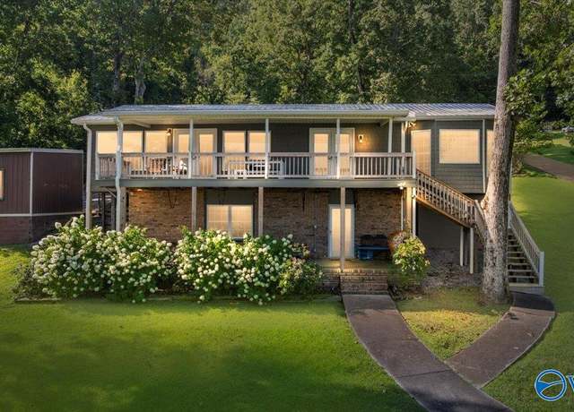 Property at 1810 Sunset Pl, Gadsden, AL 35907, 3 beds, 3 baths