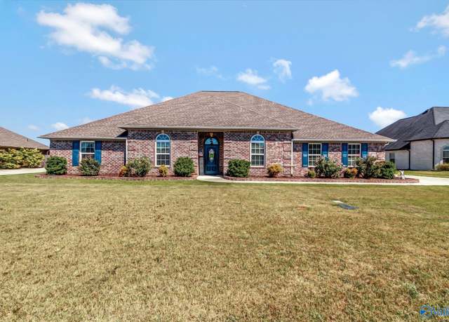 Property at 13054 Chapel Hill Ln, Athens, AL 35613, 4 beds, 3 baths