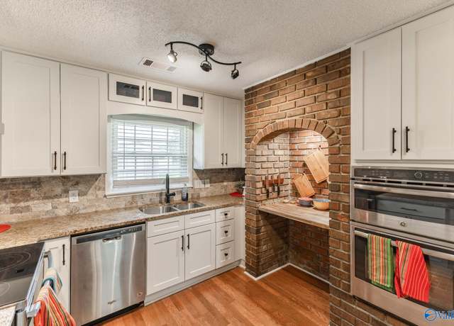 Property at 2303 Rothmore Dr SW, Huntsville, AL 35803, 4 beds, 2.5 baths