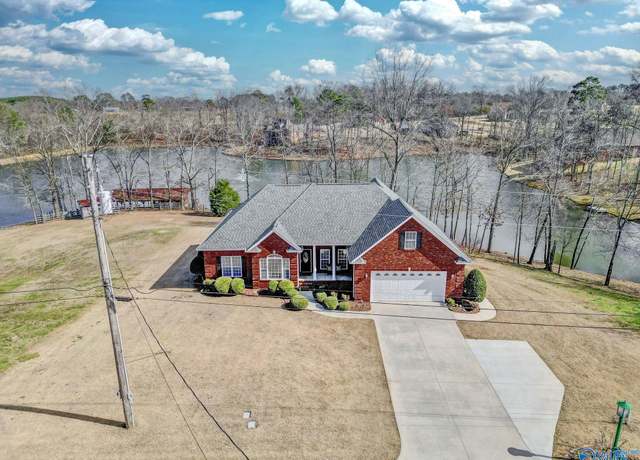 Property at 86 Paradise Dr, Boaz, AL 35957, 4 beds, 2.5 baths