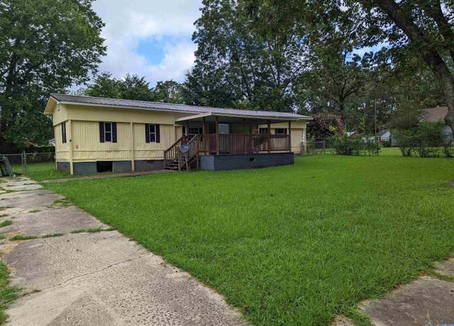 Property at 507 Bryan St, Gadsden, AL 35904, 2 beds, 1.5 baths