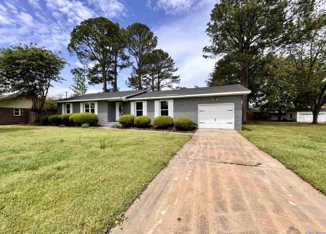 Property at 1704 Woodmead St SW, Decatur, AL 35601, 3 beds, 2 baths
