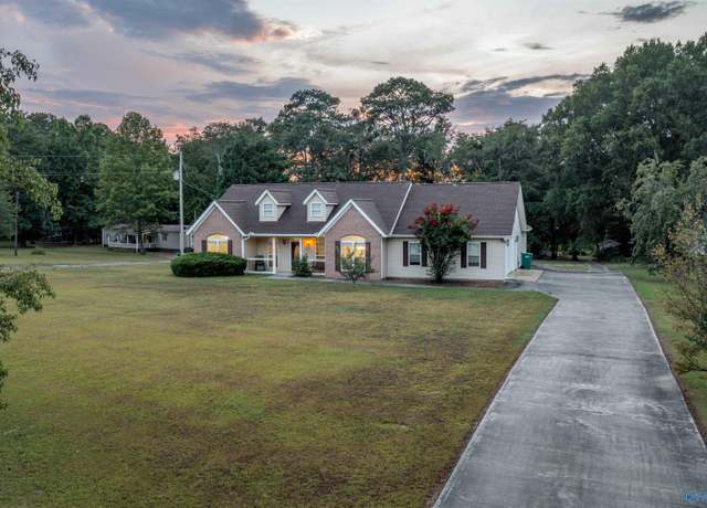 Property at 25 County Road 504, Centre, AL 35960, 4 beds, 2 baths