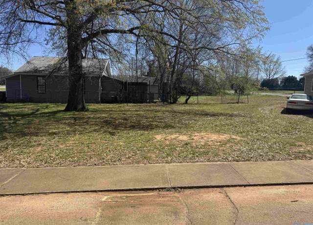 Property at 18 1/2 SE 18 1/2 Ave, Decatur, AL 35601