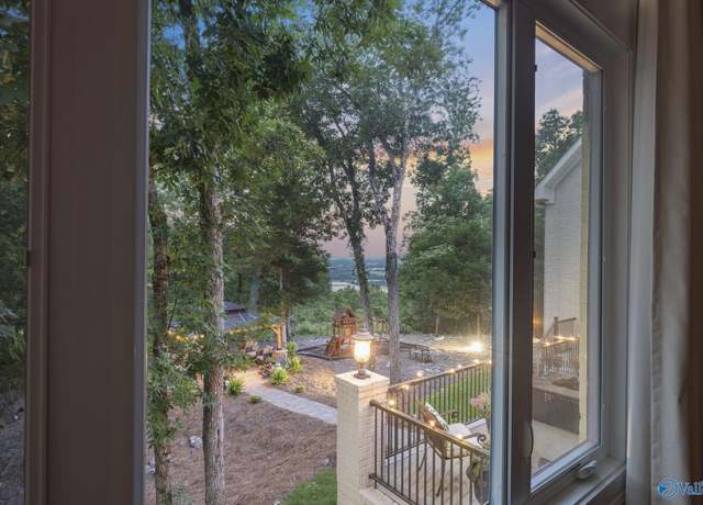 Property at 4048 Hawks Way, Huntsville, AL 35811, 4 beds, 3.5 baths