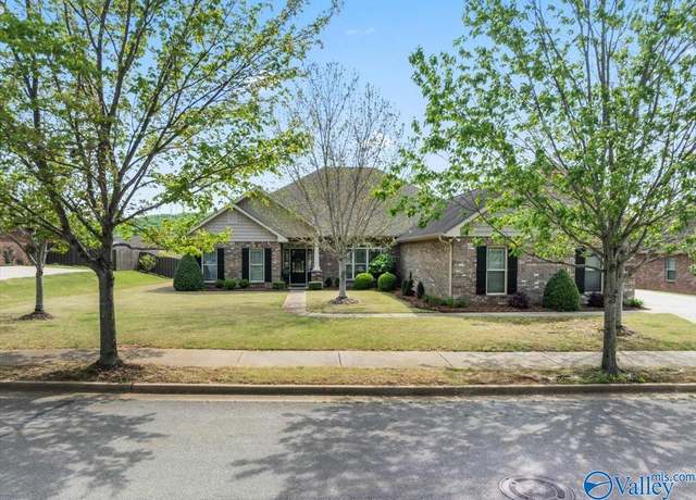 Property at 12713 Oak South SW, Huntsville, AL 35803, 4 beds, 3 baths