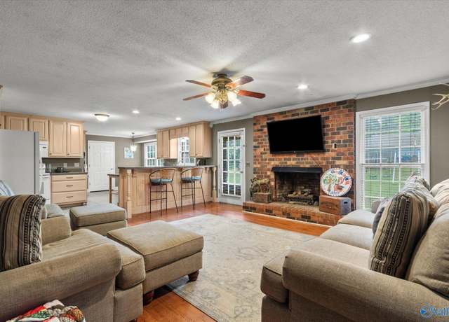 Property at 100 Cumberland Cir, Scottsboro, AL 35769, 3 beds, 2 baths