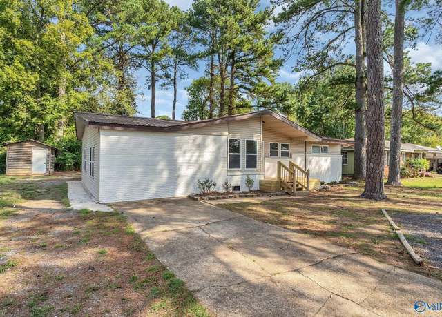 Property at 1006 Royal Dr, Decatur, AL 35601, 3 beds, 1 bath