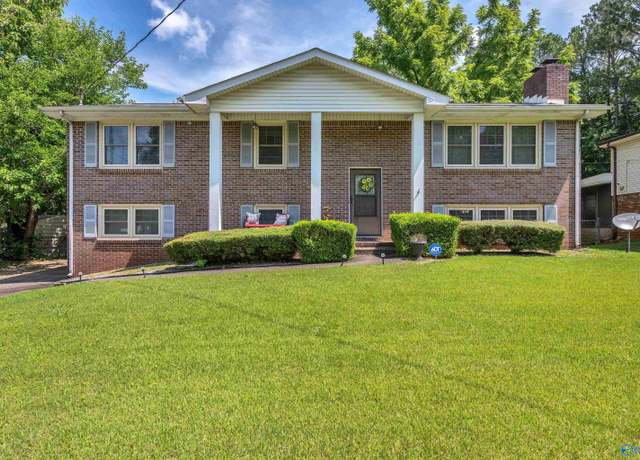 Property at 3459 Darlene Cir NW, Huntsville, AL 35810, 5 beds, 2 baths