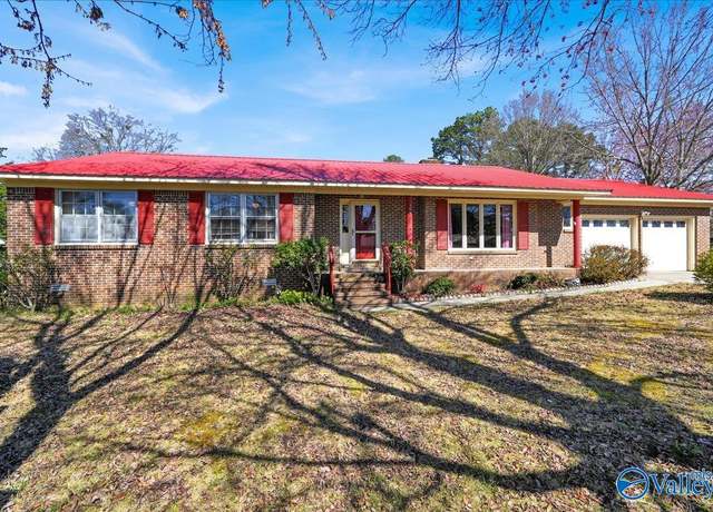 Property at 305 Sunset St SW, Hartselle, AL 35640, 3 beds, 2 baths