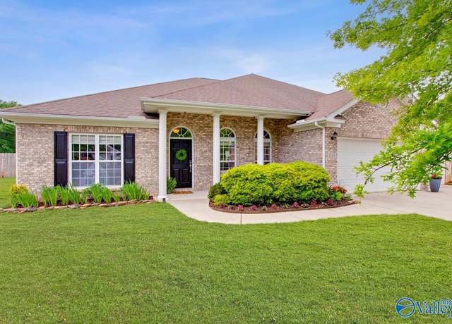 Property at 7018 Eagle Park Cir, Owens Cross Roads, AL 35763, 3 beds, 2.5 baths