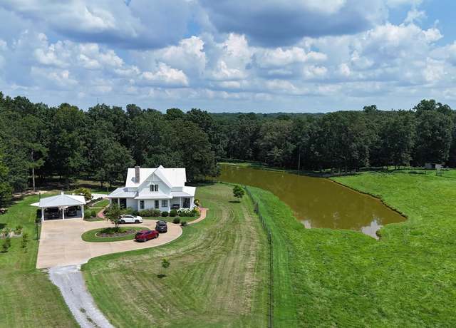 Property at 385 Snider Rd, Guntersville, AL 35976, 4 beds, 3.5 baths