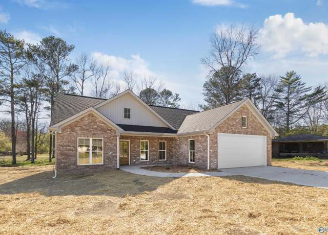 Property at 881 Fairview Dr, Arab, AL 35016, 3 beds, 2 baths