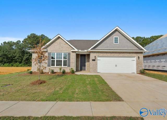 Property at 905 Ronnie Dr, Hartselle, AL 35630, 3 beds, 2 baths