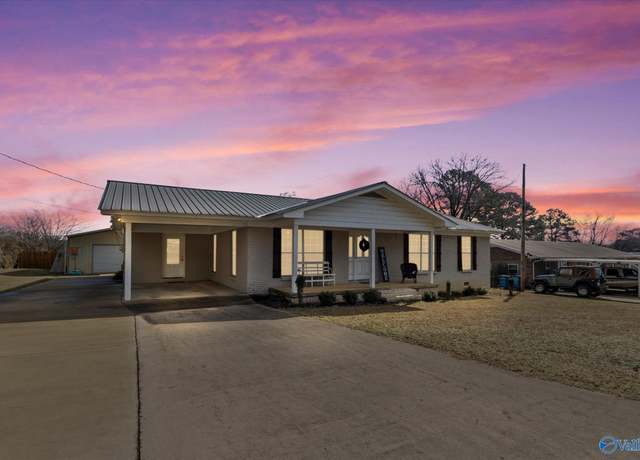 Property at 686 Willow Lake Dr, Guntersville, AL 35976, 3 beds, 2 baths