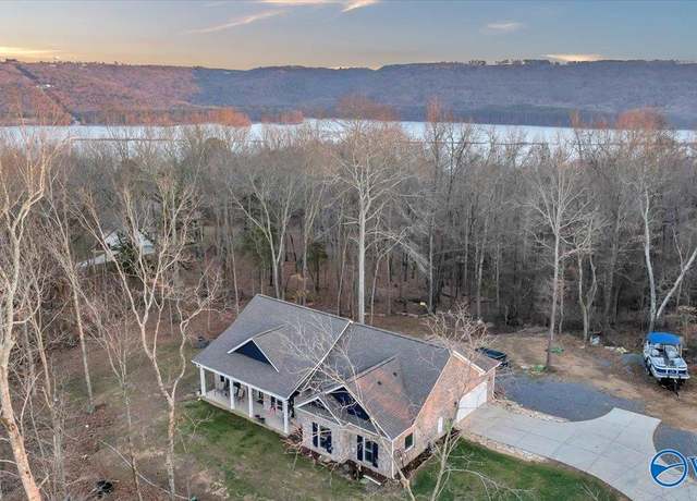 Property at 129 Pinnacle Pt, Scottsboro, AL 35769, 3 beds, 2 baths