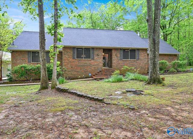 Property at 4602 W Pleasant Acres Dr, Decatur, AL 35603, 3 beds, 3.5 baths