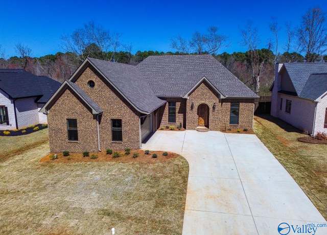 Property at 3028 Lisa Ln, Decatur, AL 35603, 4 beds, 3.5 baths