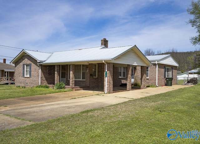 Property at 514 West St, Scottsboro, AL 35768, 3 beds, 1.5 baths