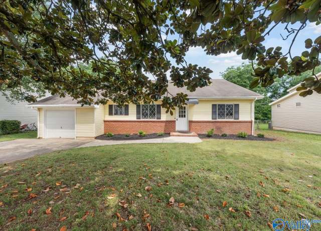 Property at 2719 Hillsboro Rd, Huntsville, AL 35805, 3 beds, 2 baths