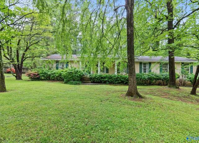 Property at 402 Brookwood Dr E, Athens, AL 35613, 3 beds, 2.5 baths