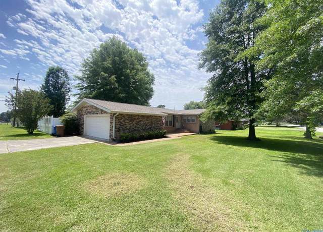 Property at 406 Walker Rd SW, Hartselle, AL 35640, 3 beds, 2 baths