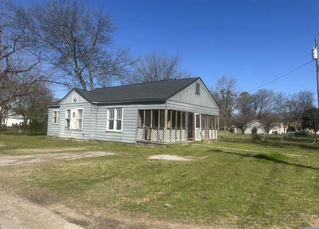 Property at 407 Church St, Town Creek, AL 35672, 2 beds, 1 bath