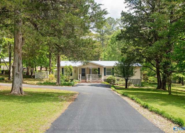 Property at 251 Cedar Dr, Gadsden, AL 35901, 3 beds, 2 baths