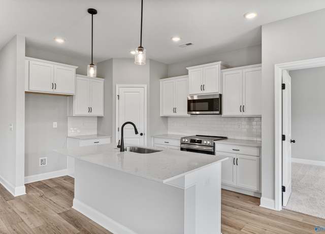 Property at 169 River Pointe Dr, New Market, AL 35761, 3 beds, 2 baths