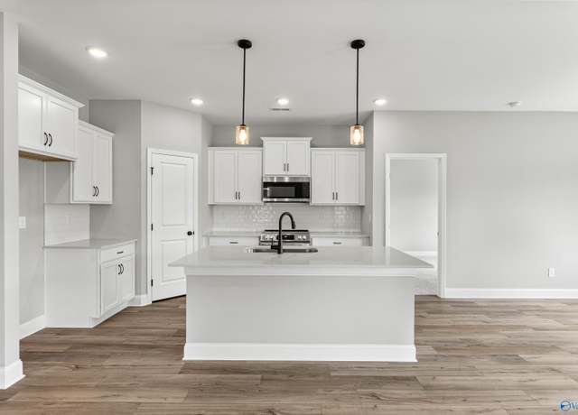 Property at 169 River Pointe Dr, New Market, AL 35761, 3 beds, 2 baths