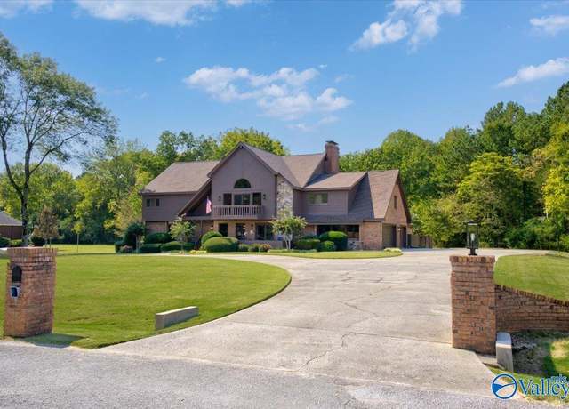 Property at 355 Forrest Hills Dr, Brownsboro, AL 35741, 5 beds, 3.5 baths