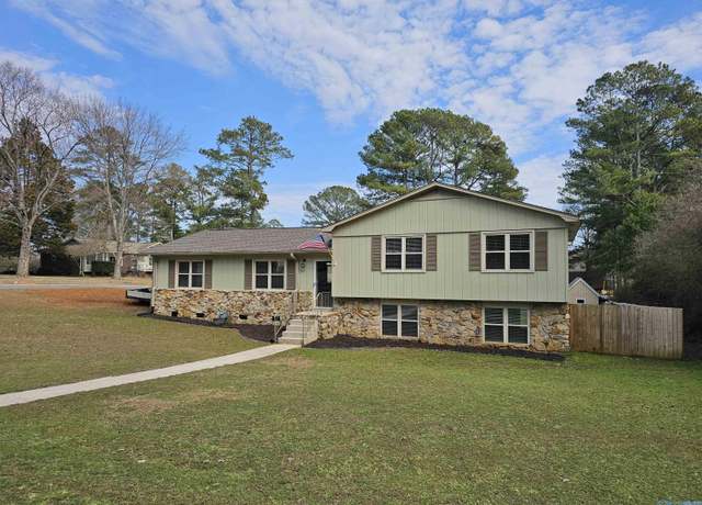 Property at 910 Lakeview Ave NW, Cullman, AL 35055, 4 beds, 2.5 baths