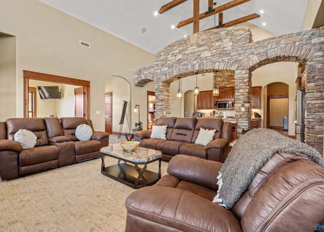 Property at 750 Monte Sano Dr, Scottsboro, AL 35769, 4 beds, 3 baths