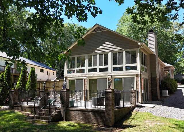 Property at 1335 Point Of Pnes, Guntersville, AL 35976, 4 beds, 3 baths