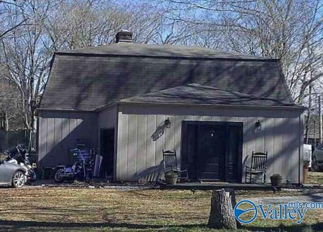 Property at 209 Montgomery Dr, Moulton, AL 35650, 3 beds, 2.5 baths