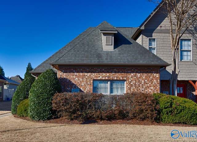 Property at 122 Chimes Way, Huntsville, AL 35824, 3 beds, 2 baths