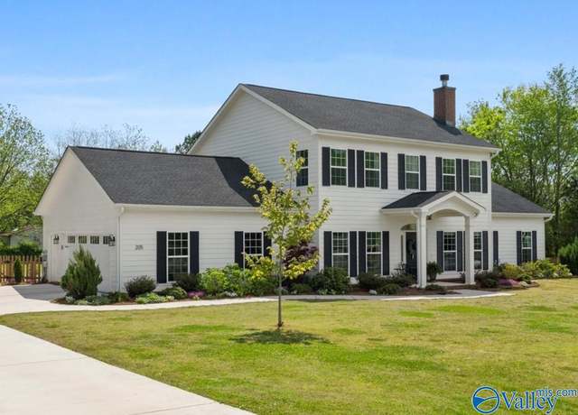 Property at 205 Lofton Rd NW, Huntsville, AL 35806, 4 beds, 3.5 baths