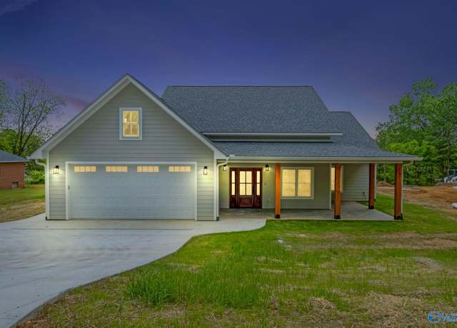 Property at 384 Nixon Dr, Guntersville, AL 35976, 3 beds, 2.5 baths