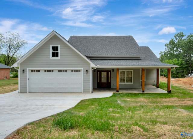 Property at 384 Nixon Dr, Guntersville, AL 35976, 3 beds, 2.5 baths
