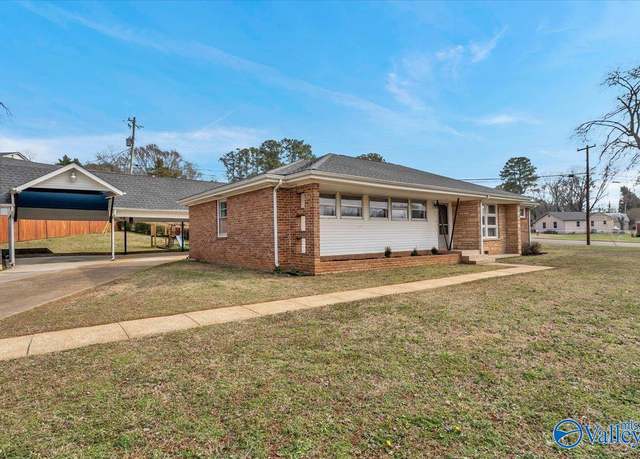 Property at 2213 NW Lynn Rd, Huntsville, AL 35810, 3 beds, 1.5 baths
