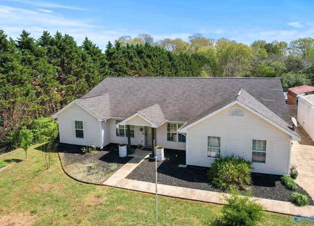 Property at 139 Widow Hornbuckle Rd, New Market, AL 35761, 4 beds, 2 baths