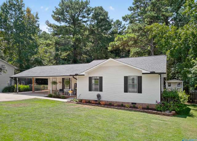 Property at 243 Mary Dr, Jacksonville, AL 36265, 3 beds, 2 baths